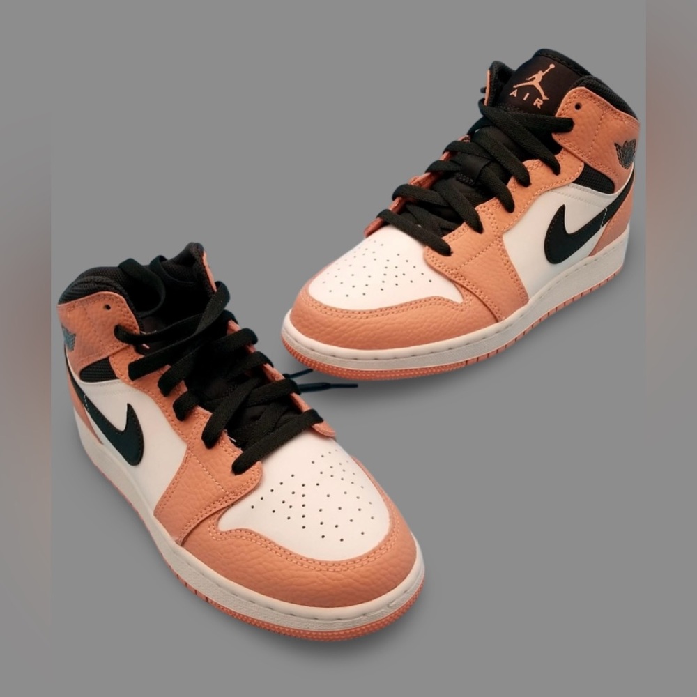 Nike Air Jordan 1 Mid in Pink Quartz